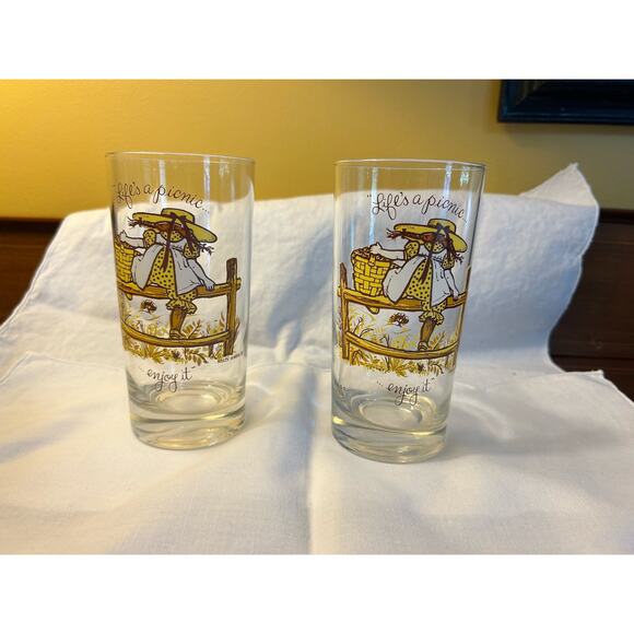 Vintage 1960's - 1970's Set of 2 Coca-Cola HOLLY HOBBIE Life is a Picnic Glasses - Picture 1 of 2